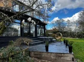 Pass the Keys Acorn Lodge · Luxury Retreat In a Stunning Oasis With Hot Tub
