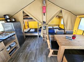 Amadria Park Camping Trogir - Glamping Tents, luksuslik telkimispaik sihtkohas Seget Vranjica