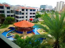 Low Level Terrace Close to beaches shops permanent water wifi، شقة في بورلامار