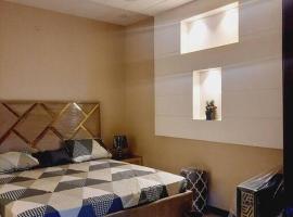 A Exclusive Homes 2 Bed in DHA, Karachi, viešbutis mieste Karačis