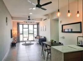 Cozy 3BR -2-8pax- 65 TV near MidValley-Pavilion 2