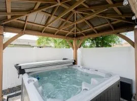 Updated Family Friendly Hillyard Gem NEW HOT TUB!
