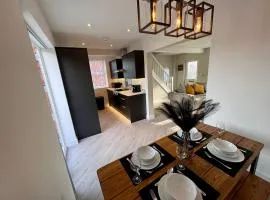 The perfect place 3 Bedroom house with garden and parking