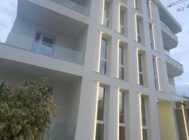 Hotel Blue Eyes, serviced apartment sa Vlorë