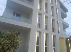 Hotel Blue Eyes, serviced apartment in Vlorë