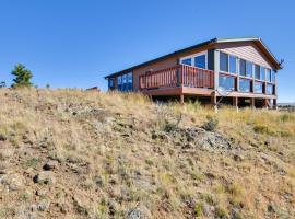 Tranquil Cabin Getaway with Panoramic Mtn View!, vacation home in Antero Junction