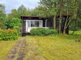 Lovely retro cabin close to Geysir and Gullfoss, casa de temporada em Selfoss