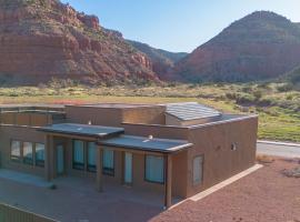 Kanab Villa Oasis New luxury home in upscale neighborhood with rooftop deck, hotel in Kanab