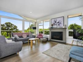 Modern Beach House - Dromana, Ferienhaus in Mornington