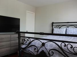 Cozy 3 Bedroom Min to National Mall Great Location and Free Parking，阿林頓的公寓
