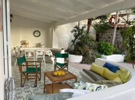 channel house, cottage in Ischia