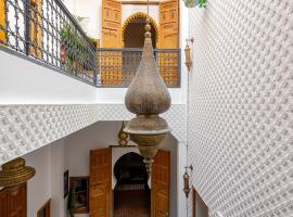 Luxurious Riad Center Rabat Dar Al Jeld، كوخ في الرباط