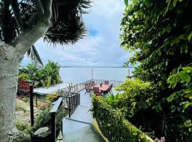 Absolute Waterfront Hidden Gem, Toukley, holiday home in Toukley
