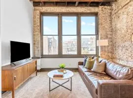 Riverfront Loft - Walk to Arch, Casino, Convention Center