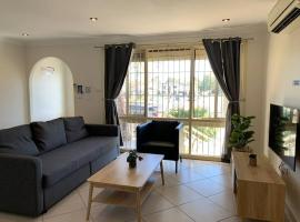 Big house 6 bedrooms , free parking, hotel em Fairfield