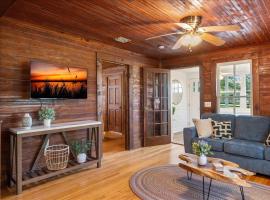 Sweetwater on the Range - Cozy Cabin , Firepit, hotel in High Springs