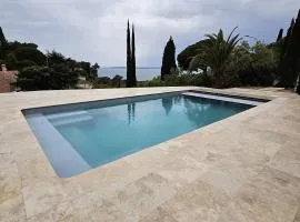Rez de villa avec piscine privée chauffée et jardin, à 1 km de la mer - FR-1-768-79
