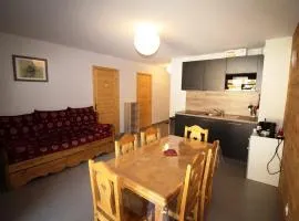 Confortable T3 à 50m des pistes avec piscine et parking gratuits - FR-1-297-338