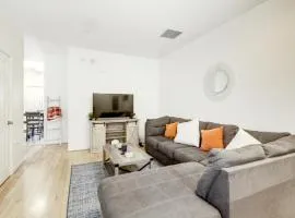 Spacious Washington, D.C. Rowhome w/ free parking!