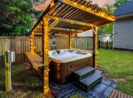 Country Haven - Hot Tub & Pool! Game Room, King Beds, Mins 2 dwtn