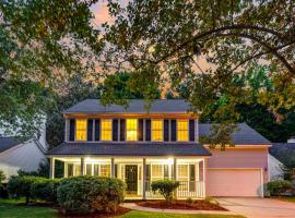 Lowcountry haven - game rm + king bds, mins 2 dwtn, villa in Charleston