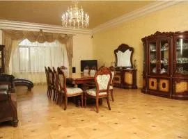 Eriks Guest House -Four Bedrooms with Indoor Pool