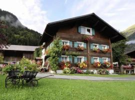 Comfortable house with garden in Voralberg, hotel en Sankt Gallenkirch