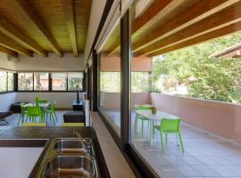 Juice aparthotel - appartamento Nefrite, hotel in Furnari