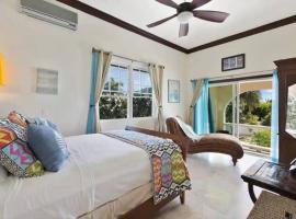 Beachfront Bliss Private Retreat with Spectacular Views, hotel a Blowing Point Village