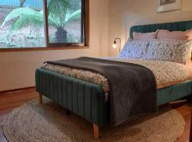 Simply Sassafras - Tree Fern Suite - self-contained, bed & breakfast i Sassafras