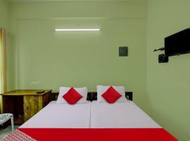 OYO Prasanth Holiday Inn, hotell i Chegāt