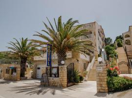 Hotel Vila Tina, hotelli Trogirissa