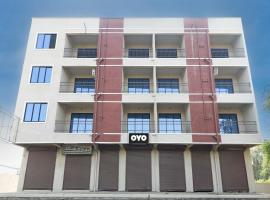 OYO Comfort lodging and boarding: Kalyan şehrinde bir otel