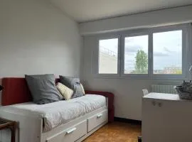 Sunny Private Bedrooms in Peaceful Shared Flat near Bois de Vincennes
