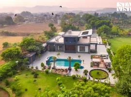 StayVista's Hampton Acres - Outdoor Pool, Vast Lawn & Terrace