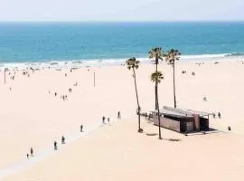 Fortuna-Seaside Retreat in Santa Monica, steps to the beach, free parking