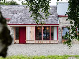 Luxury Stargazers Barn; Close to Coast, Town and Trails, holiday home in Pembrokeshire