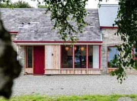 Luxury Stargazers Barn; Close to Coast, Town and Trails