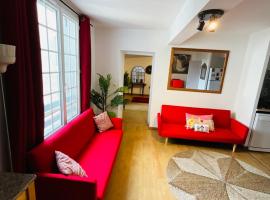 No 14 , 15 meters plein centre Mirepoix apartment Très Calme Netflix ,Terrace Sleeps 4 70 m2, lägenhet i Mirepoix