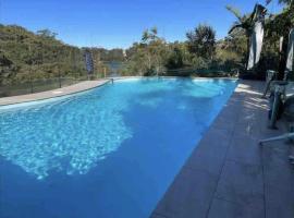Luxury 3 Levels Villa with Spa, Pool and Gym – willa w mieście Engadine