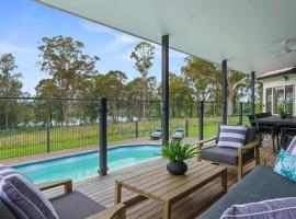 Lake House Family Stay - Pool, Firepit, Games room, holiday rental in Nabiac