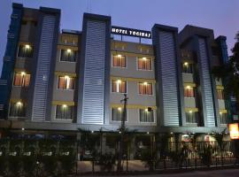 Hotel Yogiraj โรงแรมในเชอร์ดี