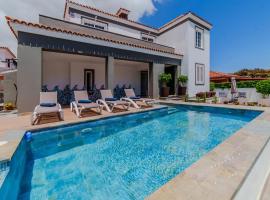 Villa De Marcos alojamiento de lujo con piscina privada, four-star hotel in Arona
