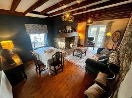 17th century cottage on farm in Vale of Glamorgan, Pension in Bonvilston
