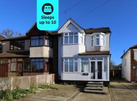 5BR House in Romford with Free Parking, casa vacanze a Romford