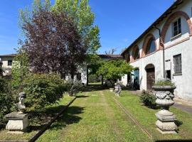 Affascinante Casale Brambilla vicino Pavia, hotel económico en San Zenone al Po