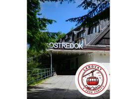 Hotel OSTREDOK、デマノブスカ・ドリーナのホテル