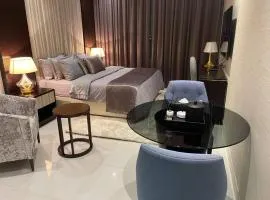 Homes2Retreat - Chic Studio in Damac Uppercrest