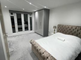 Studio Flat near wembley arena، شقة فندقية في Wealdstone