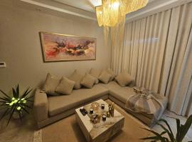 Luxury Appartment Near Airport, apartemen di Al Karm